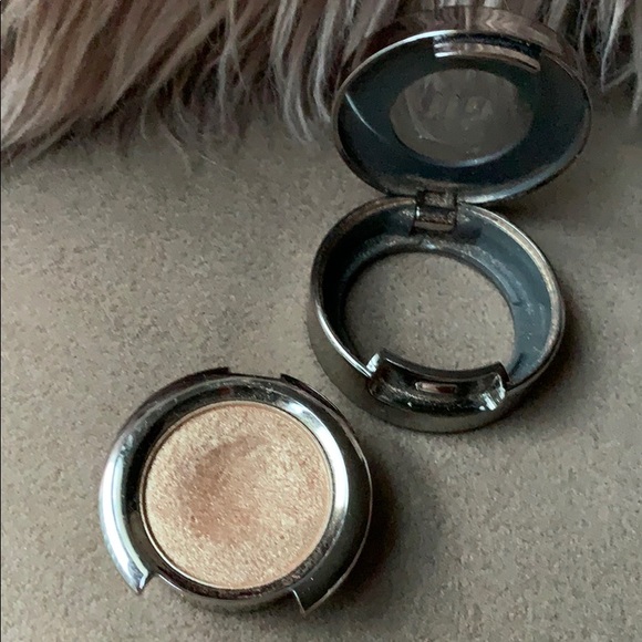 Urban decay gold  eyeshadow - Picture 5 of 6